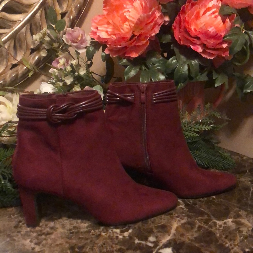 CL by Laundry Women's Never Ending Ankle Boot